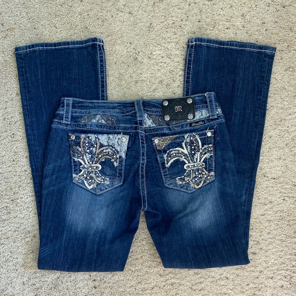 Beautiful embellished like new miss me size 29